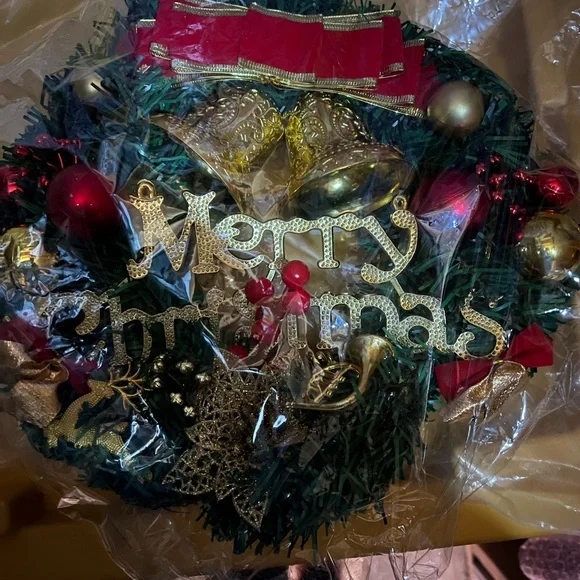 New in Packaging Festive Red and Gold Holiday “Merry Christmas” Wreath - Picture 3 of 5